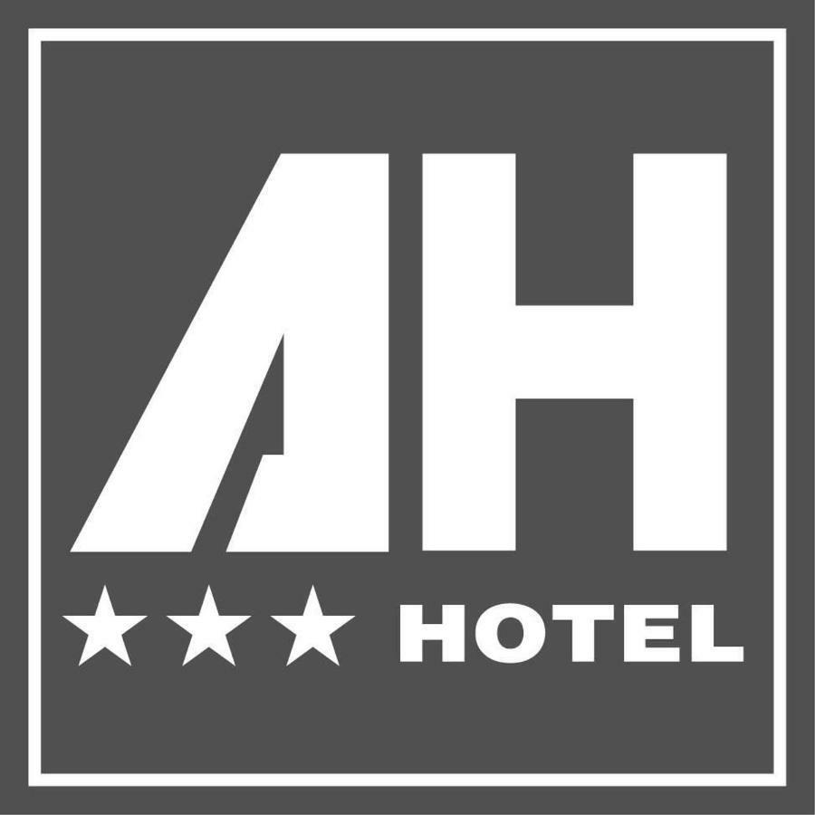 Ah Hotel Санта-Крус-де-ла-Сьерра Экстерьер фото